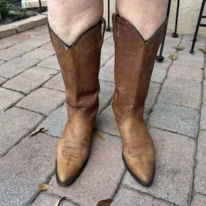 Vintage Dan Post Women's  boots size 7 Read